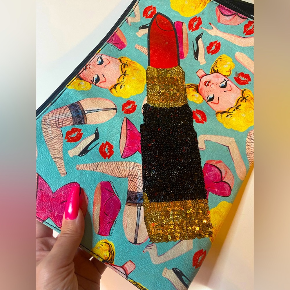 SF doll clutch main image 1